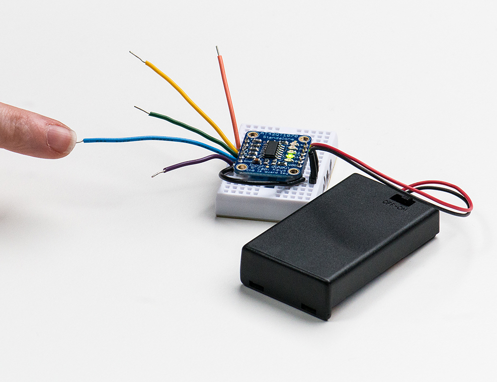 Standalone 5-Pad Capacitive Touch Sensor Breakout - AT42QT1070 - Click Image to Close
